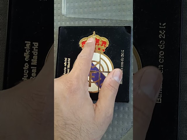 Vídeo relacionado con Real Madrid Imán Magnético Metálico Escudo Color, Plata, Dorado, por Siempre 1902 (RMCF)