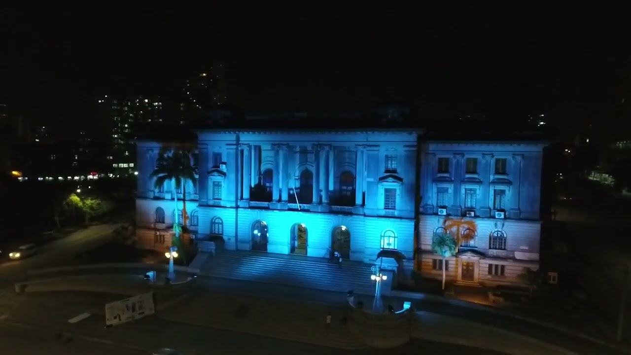 Dia Mundia da Criança: Conselho Municipal da Cidade de Maputo vira azul pelos direitos da criança