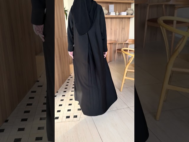 عباية كريب صالونا كوري بخياطة مخفية