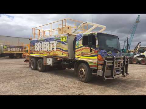 LOT 32   2014 Hino FM8J FM1J 6x4 Service Truck