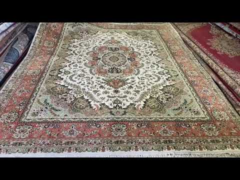 Floral Kerman rug #premiumpersiancarpets #iranianrug #orientalrug #southafricarugs #stellenbosch