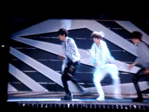 [mycam 120922 SMTown JKT] Eunhyuk, Taemin & Kai - Dance Battle