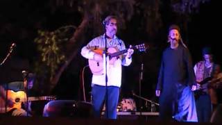 Shlomo Carlebach "L'mikdashech" Benyamin Steinberg 2010 (הזמר והיוצר בנימין שטיינברג) - התמונה מוצגת ישירות מתוך אתר האינטרנט יוטיוב. זכויות היוצרים בתמונה שייכות ליוצרה. קישור קרדיט למקור התוכן נמצא בתוך דף הסרטון