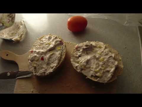 MongoTV_10395 - Min Natmad - HVEDEBOLLE Med TUNSALAT og TOMAT