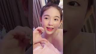 Mới chỉ nhìn e khóc a đã say đắm