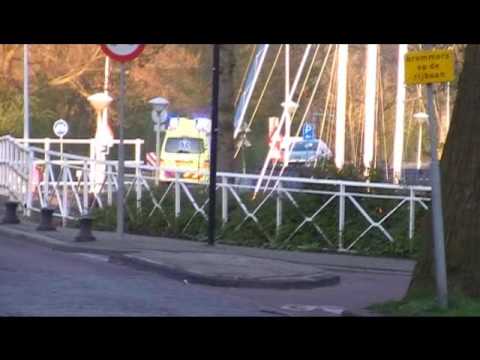 Ambulance 02-119 met spoed onderweg naar de Dongeradyk