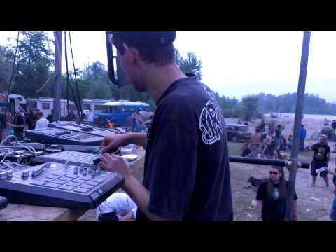 TMH live in Italian rave