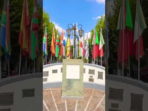 Plazoleta de lona inmigrantes en pleno centro de la ciudad de #marcospaz en la provincia de #bsas