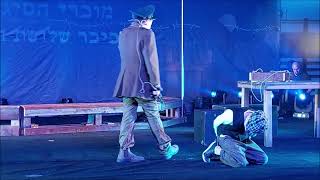 הצגה מוכרי הסיגריות  מכיכר שלושת הצלבים (צילום: דורון רדי)