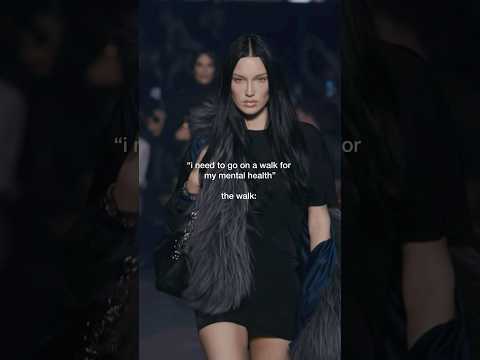 ACABO DE DESFILAR EN LA PASARELA DE LA CRUCERO DE @gucci EN TIMES SQUARE