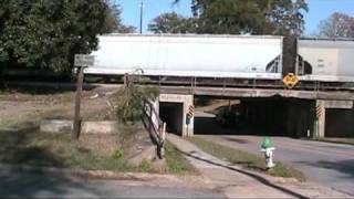preview picture of video 'CSX Q675 Southbound Athens, GA depot'