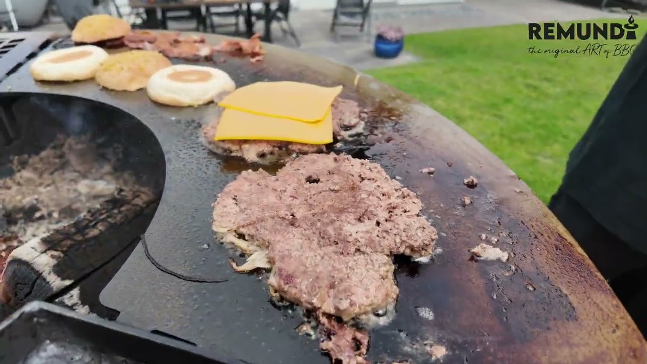 Video: Smashed Burger auf der Remundi Feuerplatte