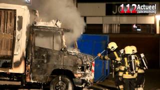 preview picture of video '112actueel - Naarden- Vrachtwagen in de brand'