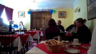 preview picture of video 'Coral de Suecos e Noruegueses em um B&B em Clifden - Irlanda'