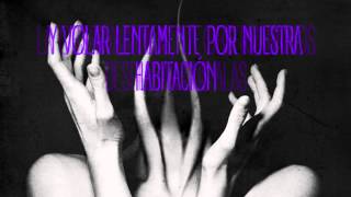 Misery Is A Butterfly - Blonde Redhead | Traducción al Español