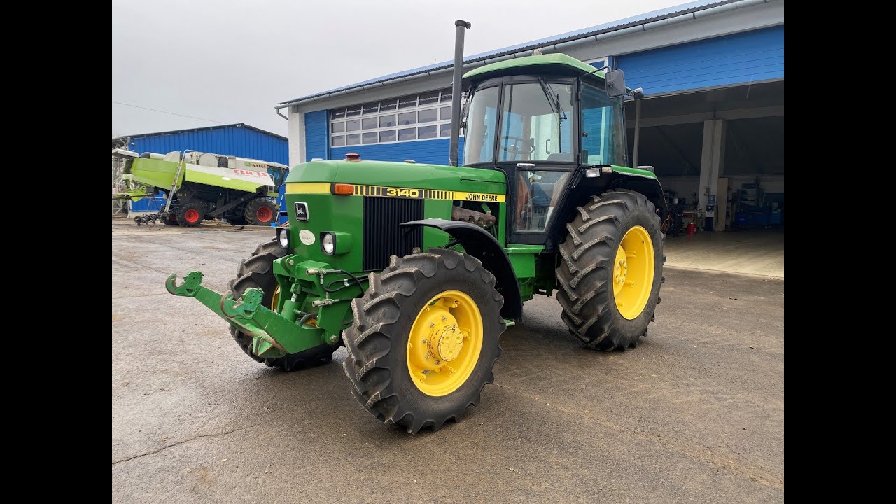 John Deere 3140