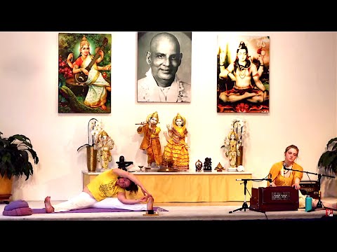 Online Yoga Mantra mit Radha Prema und Sarada - Live Yogastunde 16:15 Uhr 13.06.2020 Teil 1/2