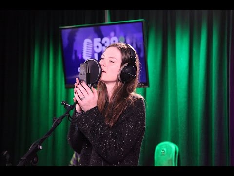 Maan zingt Perfect World akoestisch | Live bij Evers Staat Op