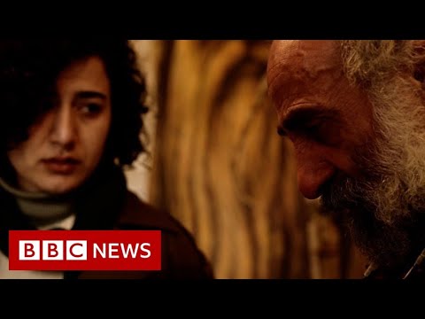 把鋼琴換成槍的男孩 - BBC News (The boy who swapped his piano for a gun - BBC News)