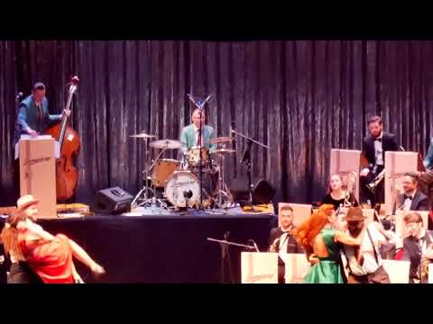 Jumpin'up Orchestra - In The Mood