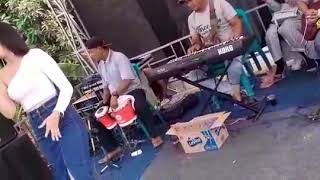 Download lagu Ada dia SUPER EMAK mp3 Download lagu Ada dia SUPER EMAK mp3