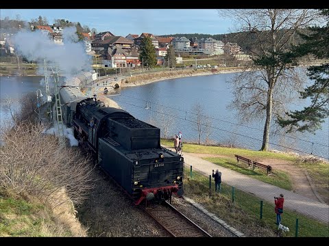 Die 3 Seenbahn fährt mit Dampflok 23 058 in Schluchsee anlässlich "Winterdampf im Hochschwarzwald"