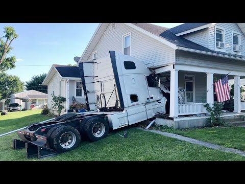 20 Minutes Total Idiots vs Truck! Top Dangerous Truck Car || Machines Fails Driving Compilation