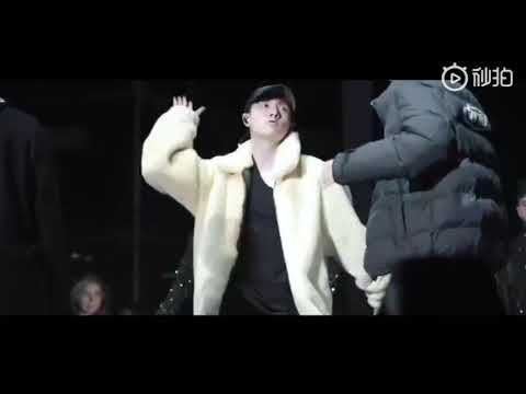 #Lay #ZhangYixing #张艺兴 #ExoLay Lay The 24hr count - down Studio weibo