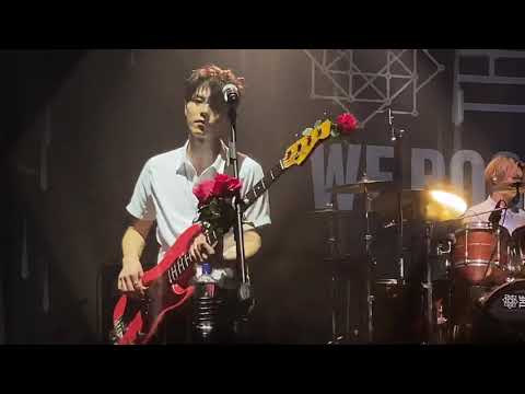 [FANCAM] 191215 THE ROSE (더로즈) - SHE'S IN THE RAIN IN MANILA [4K]