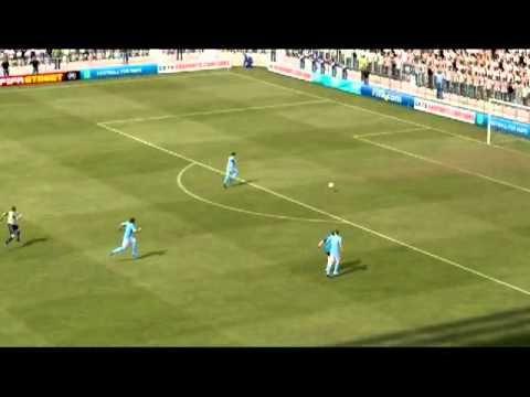 Pass in den freien Raum am Torwart vorbei