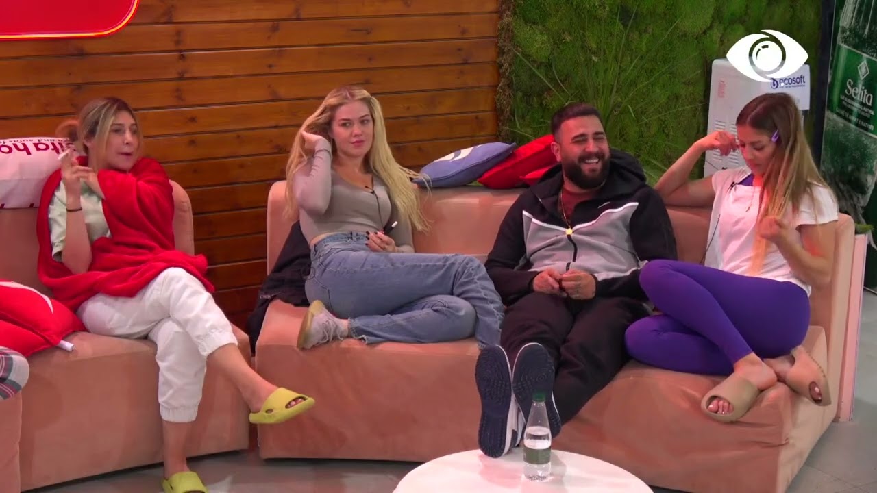 Banorët diskutojnë rreth sekreteve