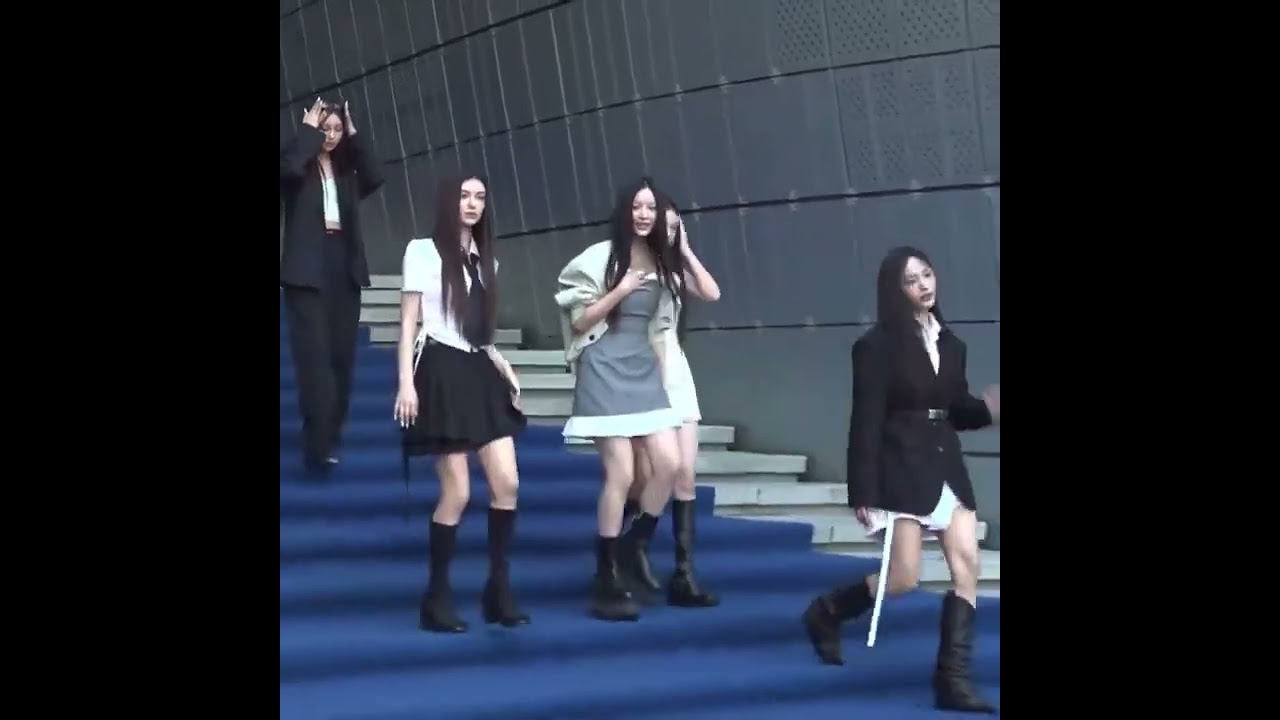 240903 NewJeans walking down carpet at Seoul Fashion Week Carpet