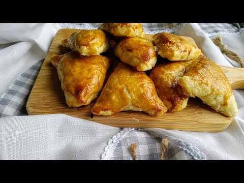 Uzbek somsa SIMPLIFIED. All you need is puff pastry, some meat and an onion
