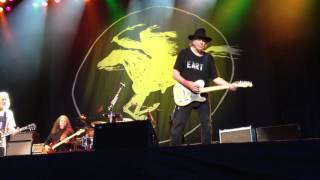 Neil Young &amp; Crazy Horse - Who&#39;s gonna stand up? (Live in Mönchengladbach 2014)