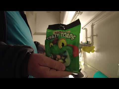 MongoTV_7978 - Spiser SKÅL SLIK 2.Juledag AFTEN og Drikker Glas COLA