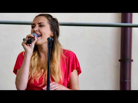 Marii ja Mare Väljataga - Suudlused soolaste huultega