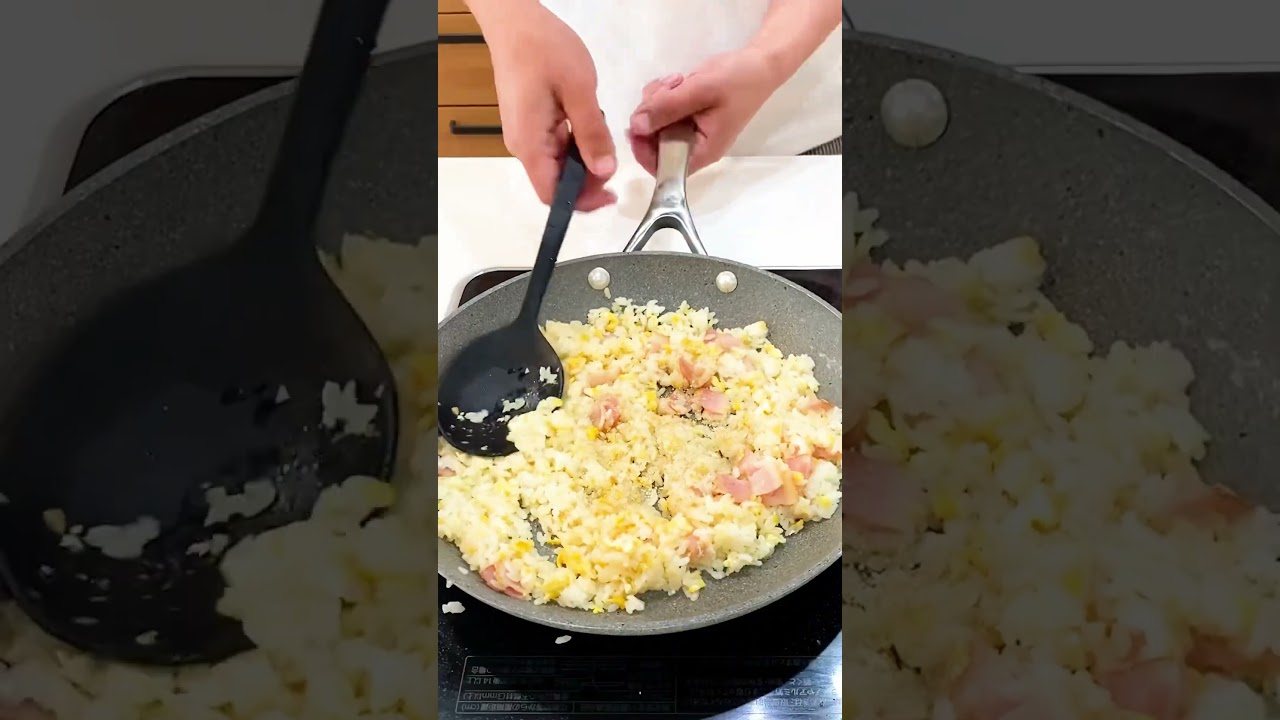 食べなきゃ損するやばい炒飯【背脂マシマシニンニク炒飯】