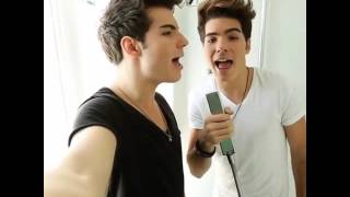 Gemeliers hablando italiano y cantando Gracias
