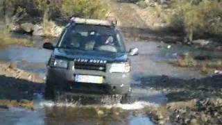 preview picture of video 'Crossing River With Freelander: Mom Approves It!'