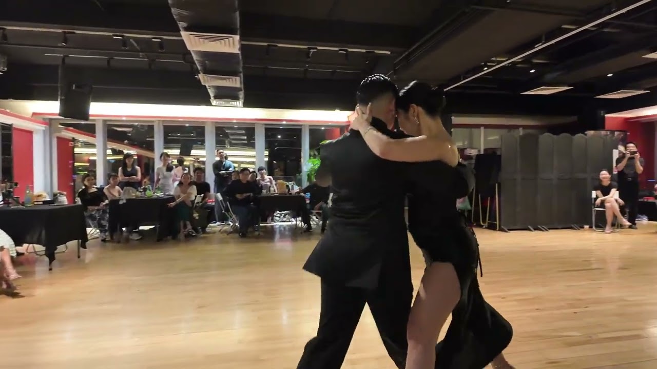 Lucio Galvan & Eva 2/3 - Viejo Porton (Rodolfo Biagi) Vals - Hong Kong 2025