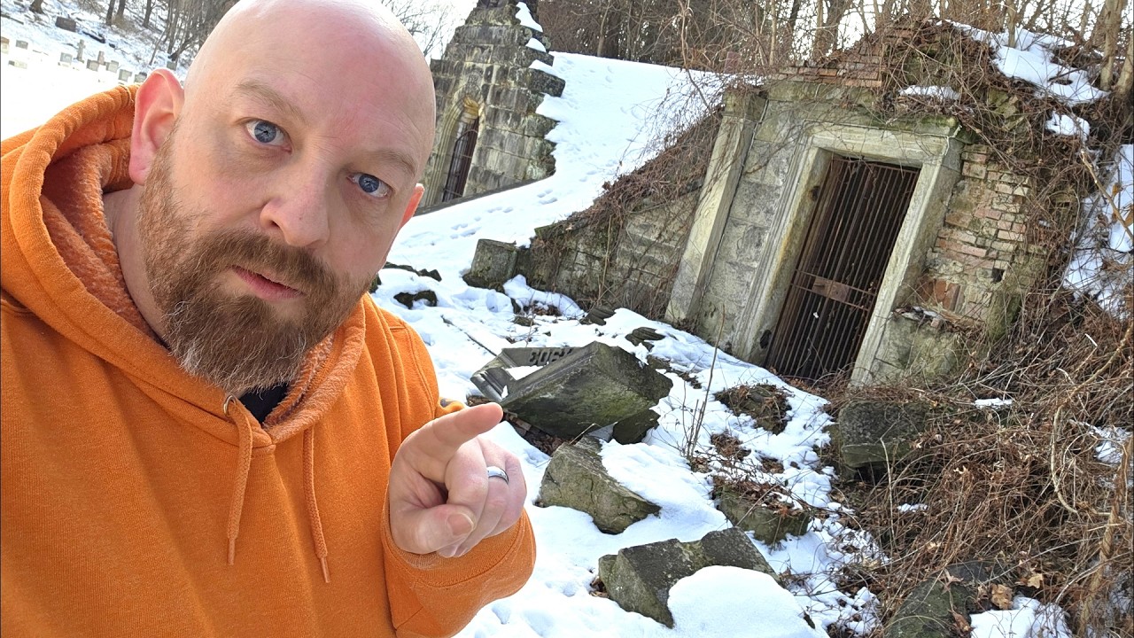 A WALK IN OAKWOOD CEMETERY with SPOOKY MAUSOLEUMS daily vlog 40
