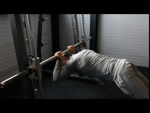 Triceps extension on smith machine