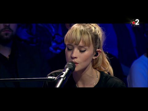 Angèle interprète en live "Ta reine" dans #ONPC