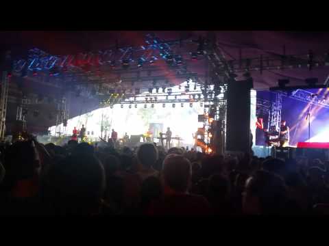 Hot Natured Live at Coachella 2015 "Reverse Skydiving" w/Anabel Englund