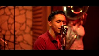 Un Suspiro (En Vivo) Lyrics English Translation