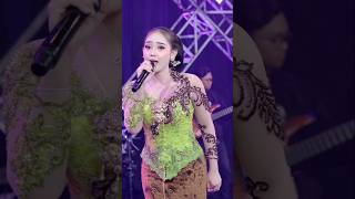 Download lagu Silvy Kumalasari - Bagaikan Bunga Yang Layu (Luruh Cintaku) @Silvykumalasari #shorts #trending mp3 Download lagu Silvy Kumalasari - Bagaikan Bunga Yang Layu (Luruh Cintaku) @Silvykumalasari #shorts #trending mp3