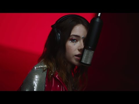 Roxen - Cherry Red (Crystal Freckles Session)