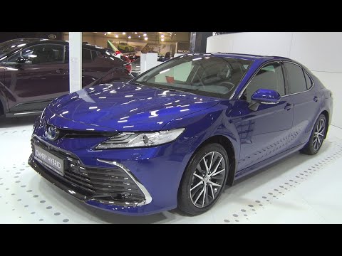 Toyota Camry 2.5 e-CVT Hybrid Luxury (2022) Exterior and Interior