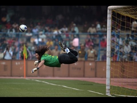 Il portiere che para, dribbla tutti e fa goal! Il mito di René Higuita . Non Ho Sonno