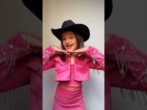 Barbie de chapéu 🌸 #shorts